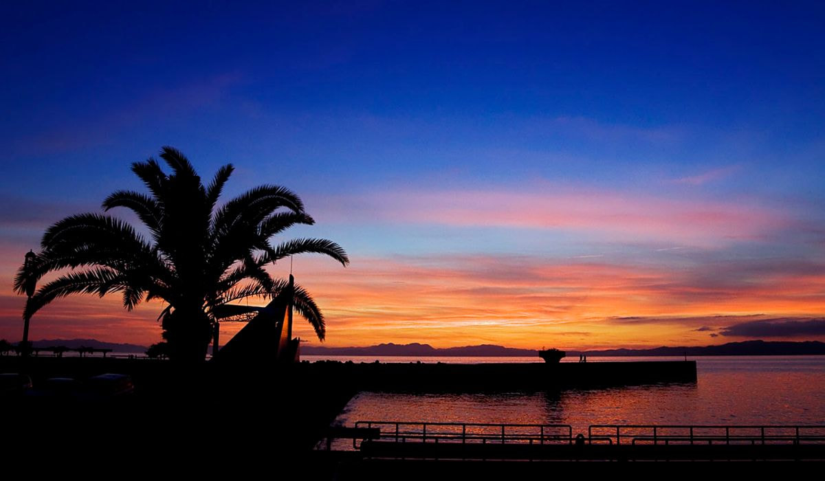 橘湾に沈む夕焼け