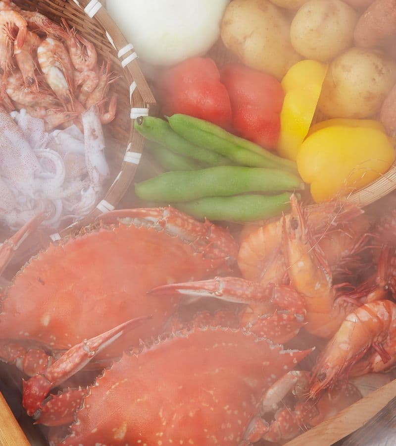 温泉蒸しした蟹と野菜